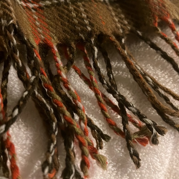 Vintage COOL scarf. Feeling lucky 🍀 - Picture 2 of 3